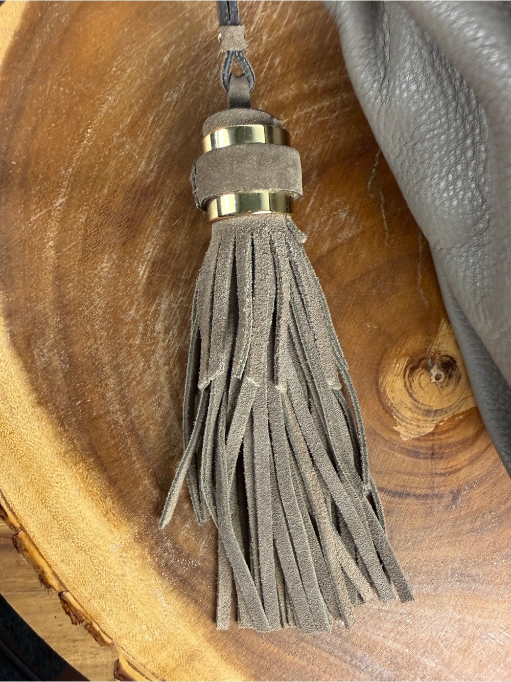 Vince Camuto Gray Pebbled Leather Crossbody Bag with Tassel & Gold HW EUC - Picture 10 of 13